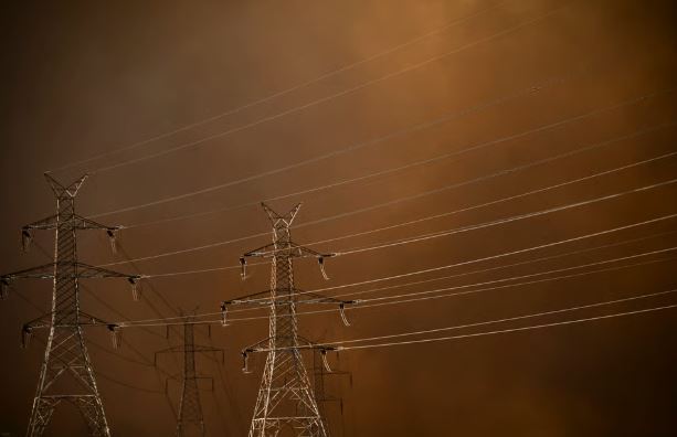 Kabllot e vjetëruara elektrike, shkëndija e zjarreve shkatërruese në Greqi