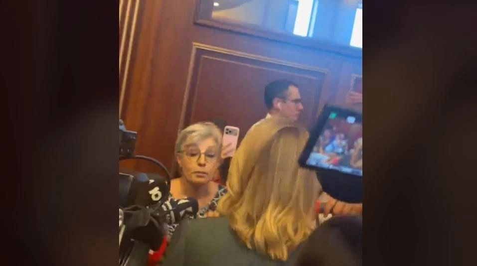 PDK-ja nuk e lejon ministren Donika Gërvalla të flasë në aktivitetin me qytetarë në Kuvendin e Kosovës.