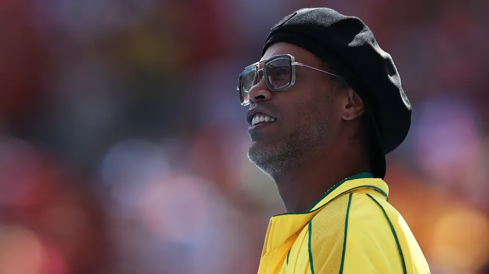 Ronaldinho synon të shpëtojë klubin e basketbollit të Monakos në krizë