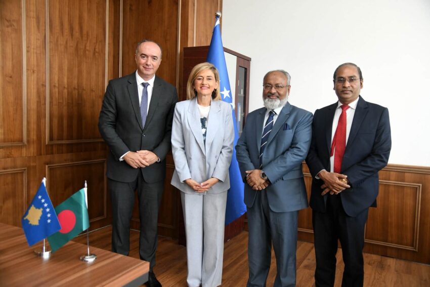 Kusari-Lila priti delegacionin e Bangladeshit të kryesuar nga ambasadori Md. Nazrul Islam dhe S.M. Mahbubul Alam, të shoqëruar nga ambasadori i Kosovës në Bangladesh, Lulzim Pllana.
