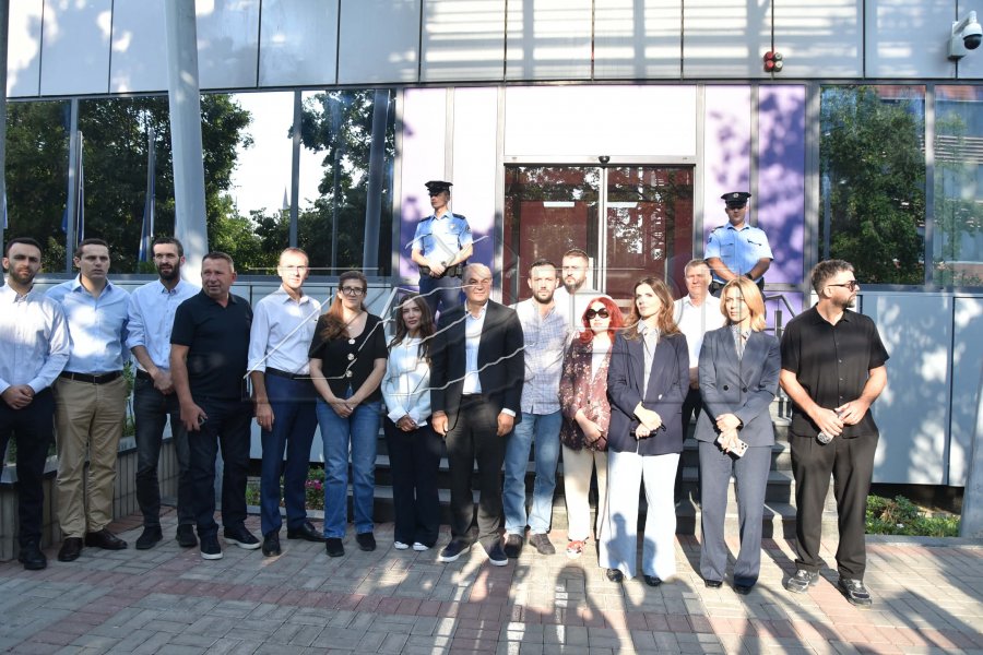 Deputetët e PDK-së vazhdojnë bllokadën e hyrjes së Qeverisë edhe sot.
