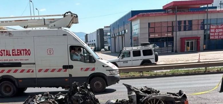 Vetura digjet në magjistralen Prishtinë-Ferizaj, policia heton ngjarjen