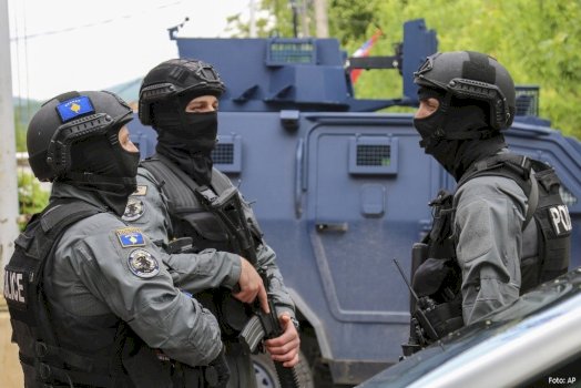 Kontroll i fuqishëm policor në veri për armëmbajtje të paligjshme