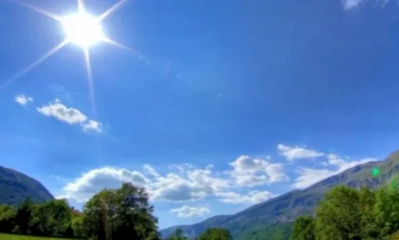 Fundjava me diell dhe temperatura të larta, por me nevojë për ujë në kultura