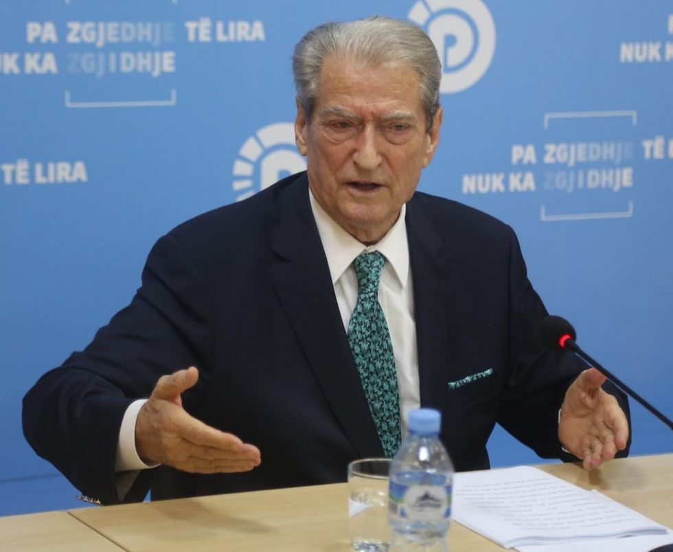 Zjarret në vend, a fshihet pas tyre interesi i ndërtimit?