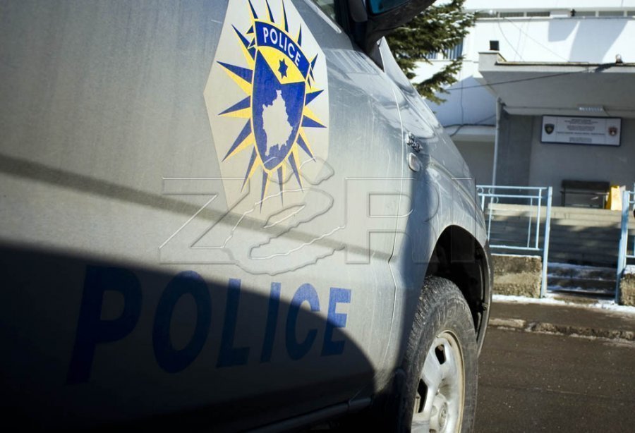 Një person i dyshuar është arrestuar dhe dërguar në mbajtje pas bastisjeve në Prishtinë ku u konfiskuan dy revole dhe 230 fishekë.