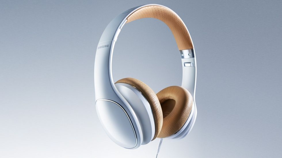 Samsung rikthehet fuqishëm në tregun premium të kufjeve over-ear