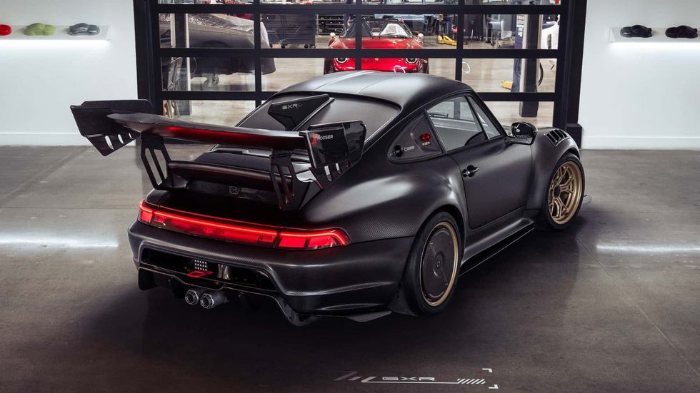 Vetura ekskluzive me bazë Porsche 993 që sfidon pistën dhe rrugën