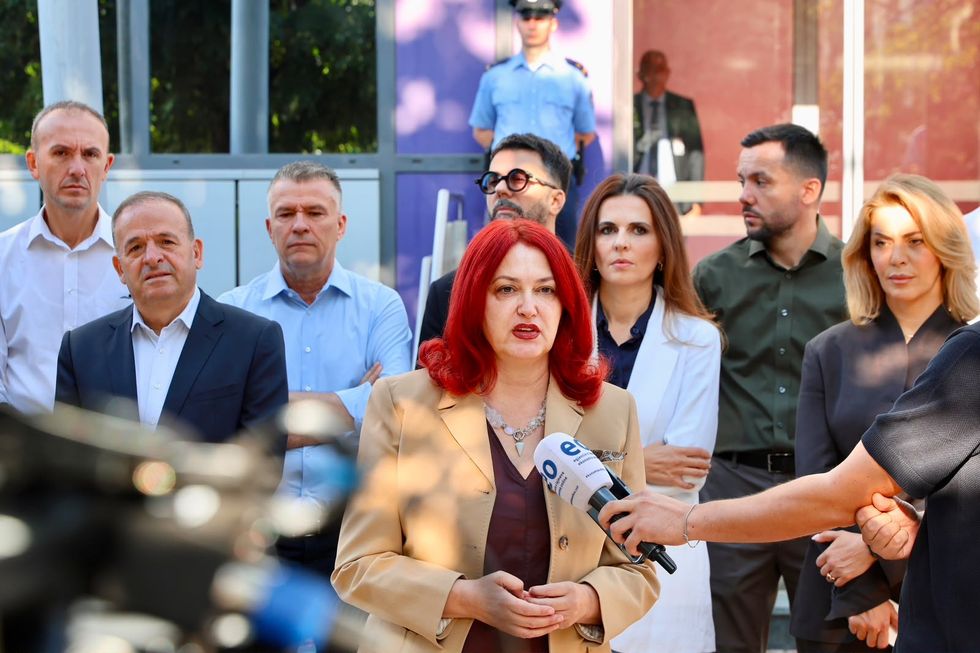 Përplasje politike për hyrjen e Kurtit në zyrën e kryeministrit