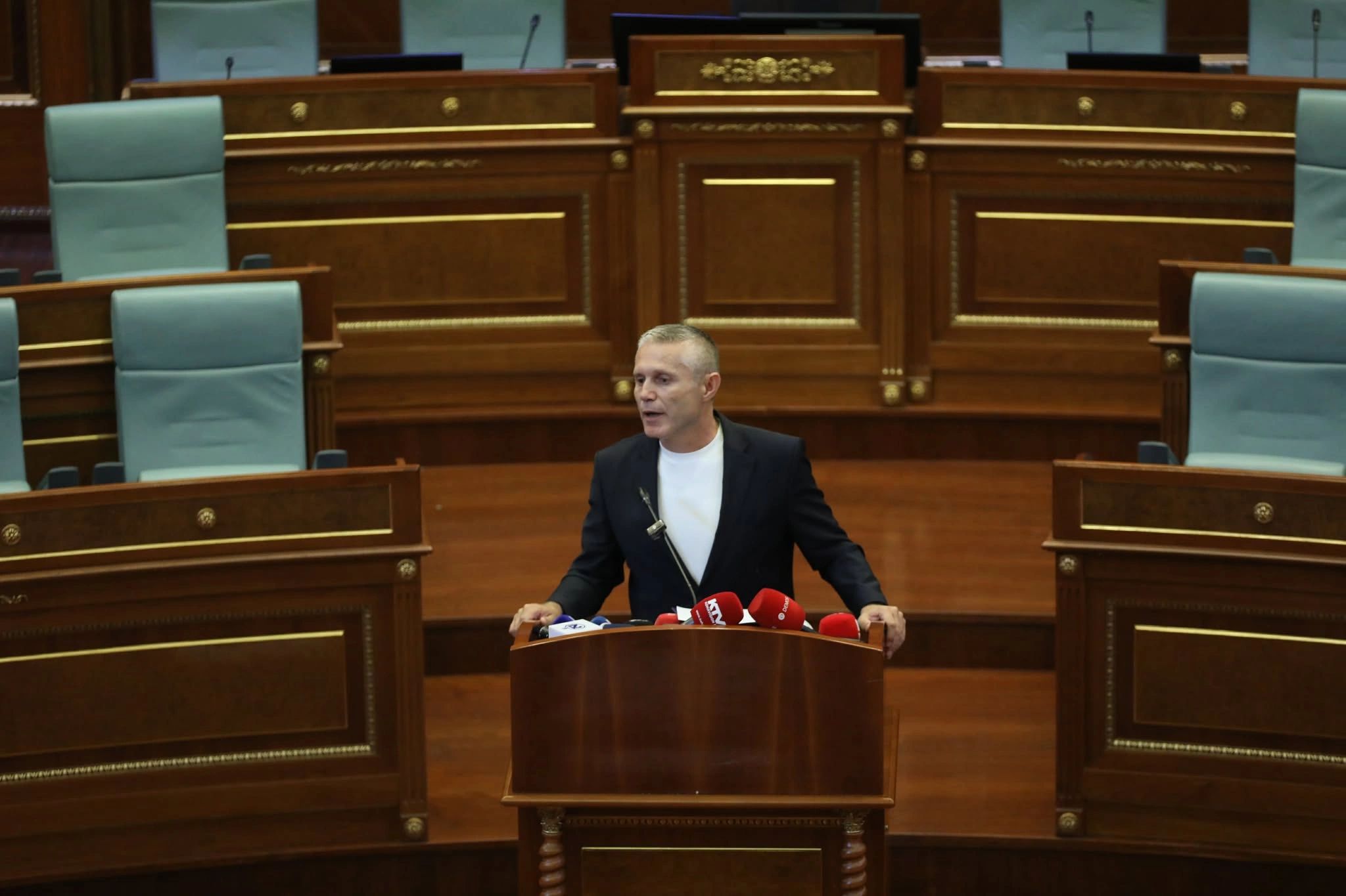 Bllokada politike dhe presioni i paprecedent mbi komunat e Kosovës