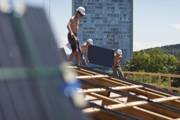 Si energjia diellore shpëtoi Zvicrën nga kriza energjetike verore