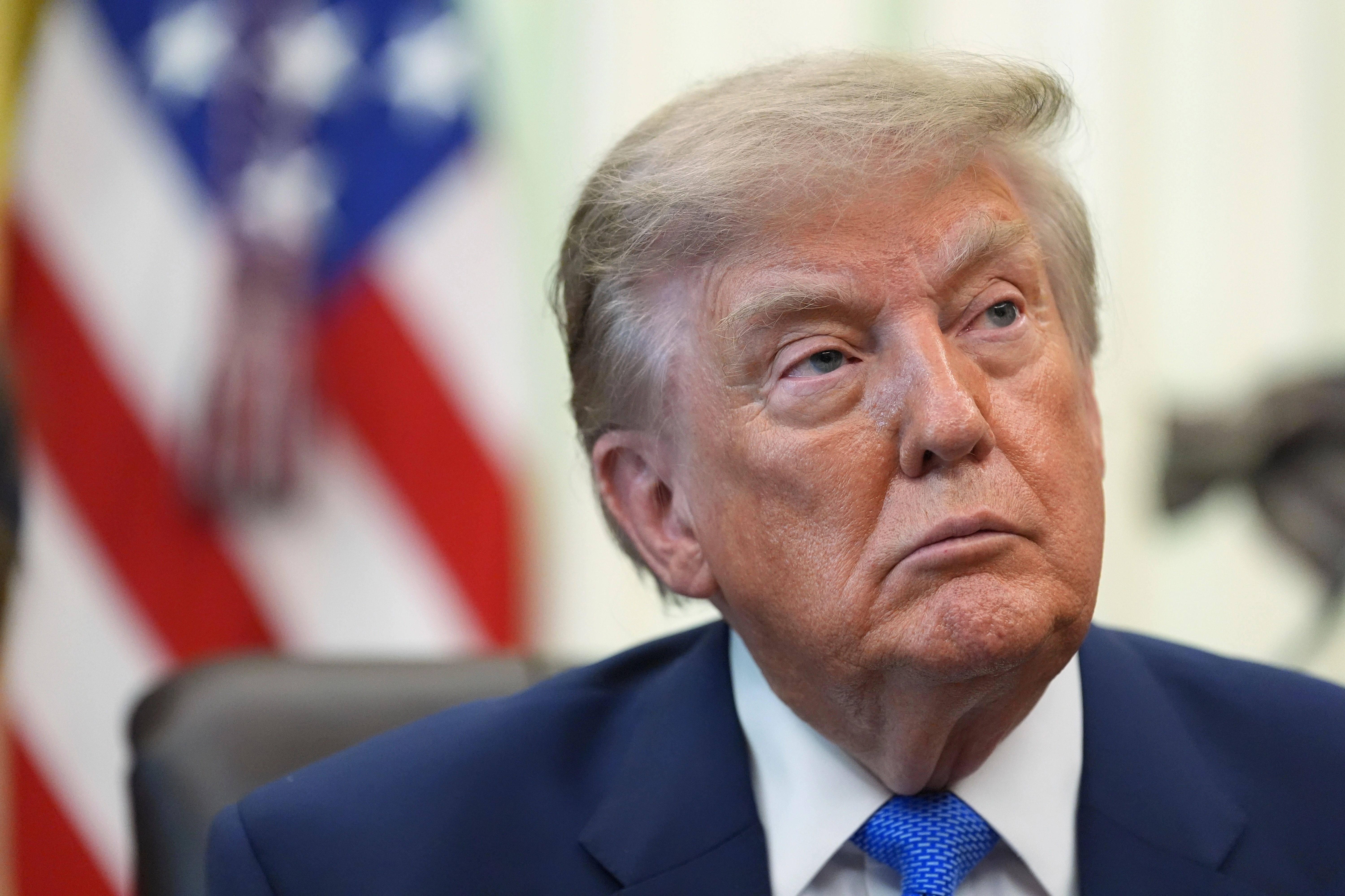 Trump kërcënon Omanin me sulme ushtarake nëse ndërhyn në Ngushticën e Hormuzit.