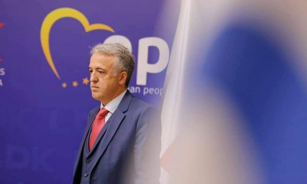 Heshtja e VV-së për shkeljet e Kushtetutës nga Albin Kurti