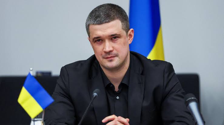 Mykhailo Fedorov, ish-ministri i mbrojtjes i Ukrainës, ka bërë thirrje të reja për mbajtjen e zgjedhjeve presidenciale gjatë luftës, duke sfiduar presidencën e Volodymyr Zelensky.