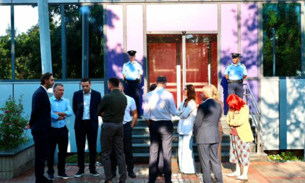 PDK i kërkon kryesuesit Avni Dehari që sot në orën 11:00 të vazhdojë seancën konstituive të Kuvendit.