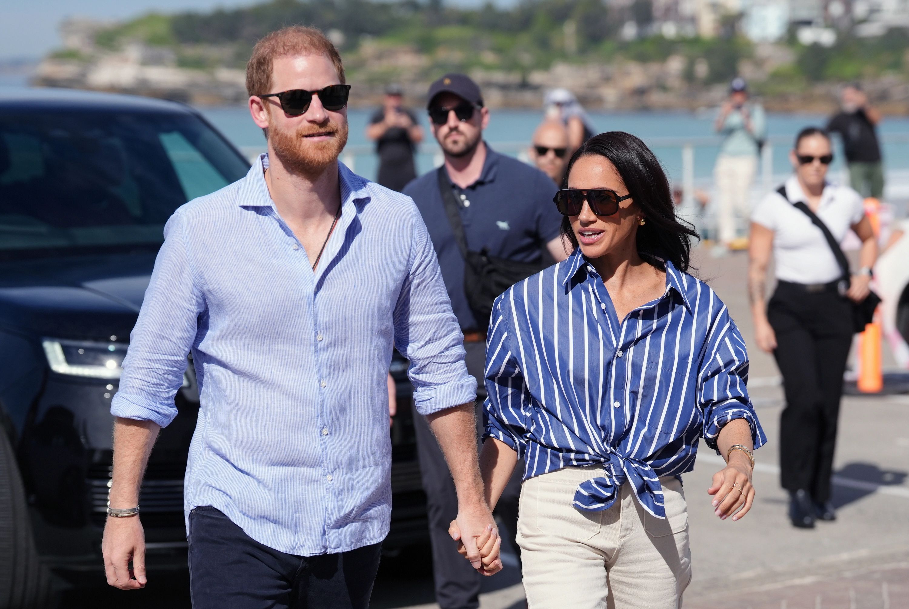 Princi Harry dhe Meghan Markle do të qëndrojnë në Britani për një periudhë të zgjatur dhe fëmijët e tyre do të ndjekin shkollën atje.