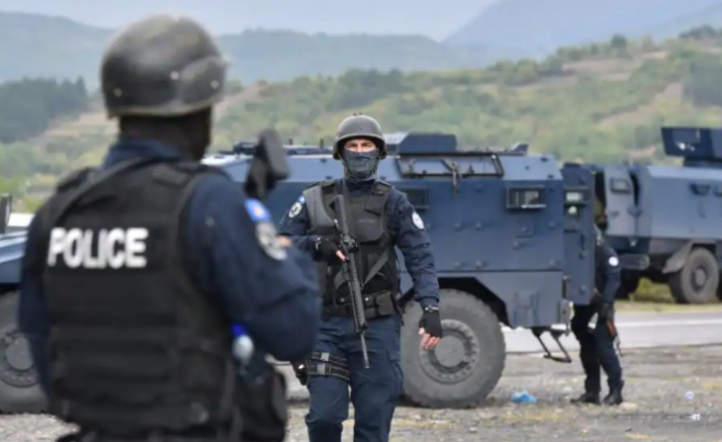 Operacion i gjerë policor në veri: armë, municion dhe uniforma të konfiskuara