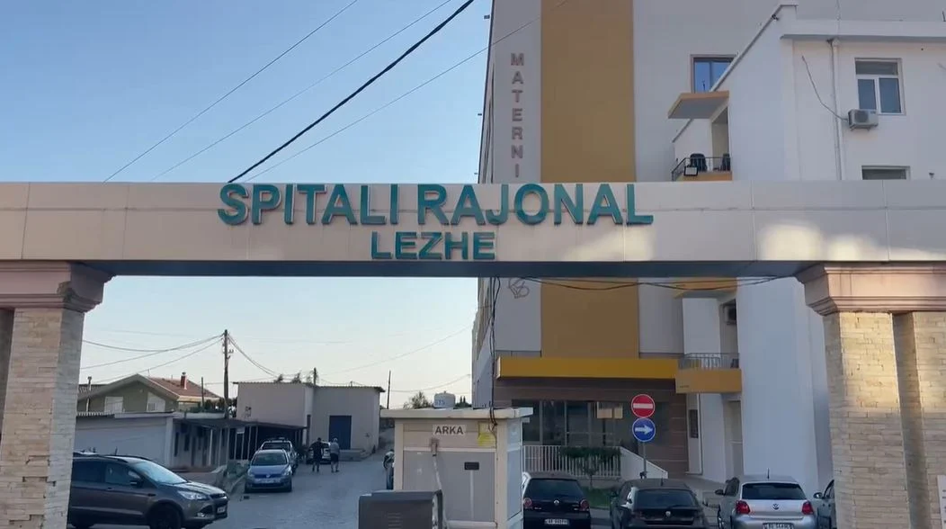 Tragjedia në Rrjoll: Dy të rinj ranë nga gomonia, një humbi jetën nga helika