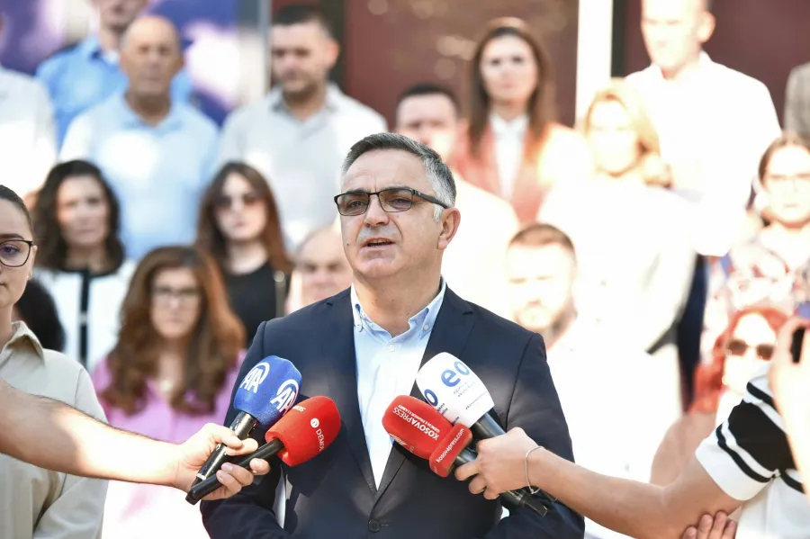 Aksioni para Qeverisë dhe akuza për shkelje kushtetuese nga VV