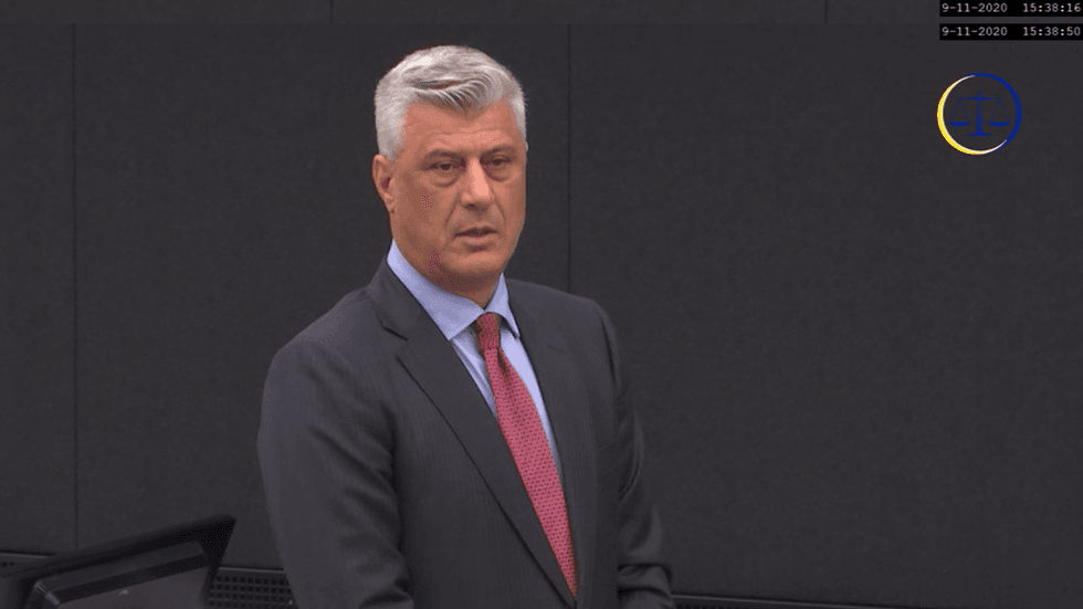 Gjyshja e Hashim Thaçit ndjek me mall intervistën e tij nga Haga