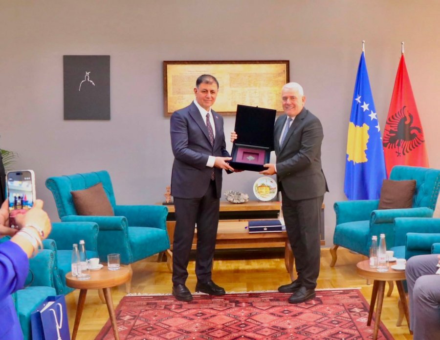 Siguria dhe bashkëpunimi Kosovë-Izmir në fokus të takimit të lartë