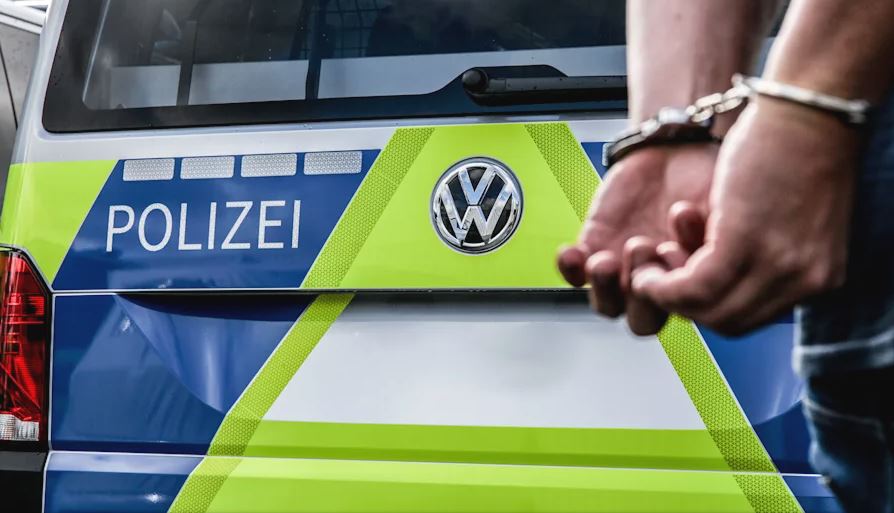 26-vjeçari është arrestuar zyrtarisht dhe po hetohet për vrasje të dyfishtë në Bad Neuenahr-Ahrweiler.