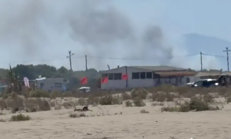 Flakët pranë Vlorës kthehen sërish, avionët në aksion për shuarjen e zjarrit