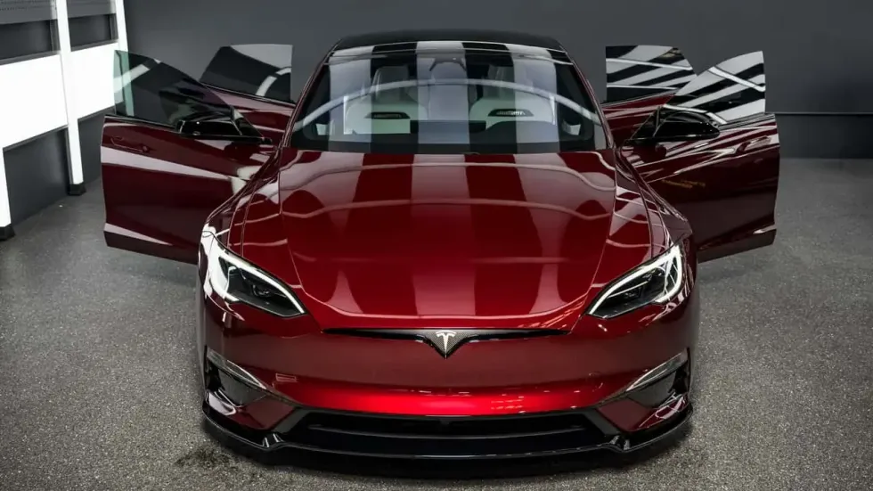 Model S Plaid nr. 001 i Tesla-s ruhet si një thesar i pakalueshëm