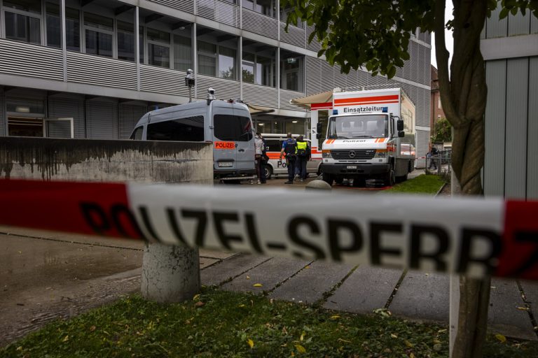 Zvicra konfirmon detyrimin e raportimit të krimit të organizuar nga punonjësit e institucioneve publike, sipas drejtoreshës së Fedpol, Eva Wildi-Cortés.