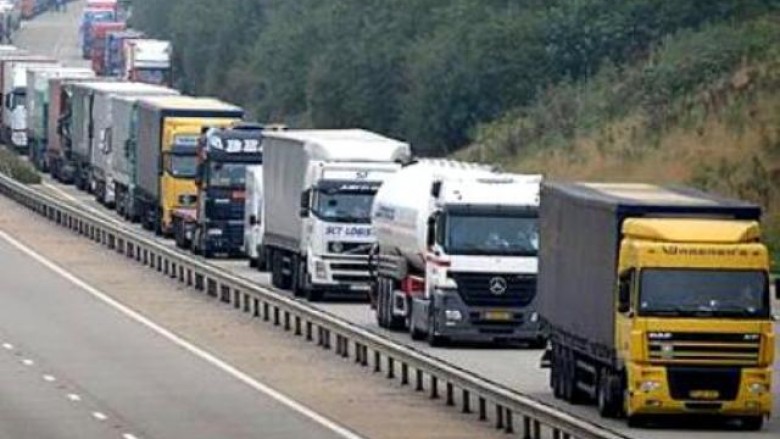 Kufizim i përkohshëm për automjetet mbi 20 tonë në autoudhë për shkak të temperaturave të larta