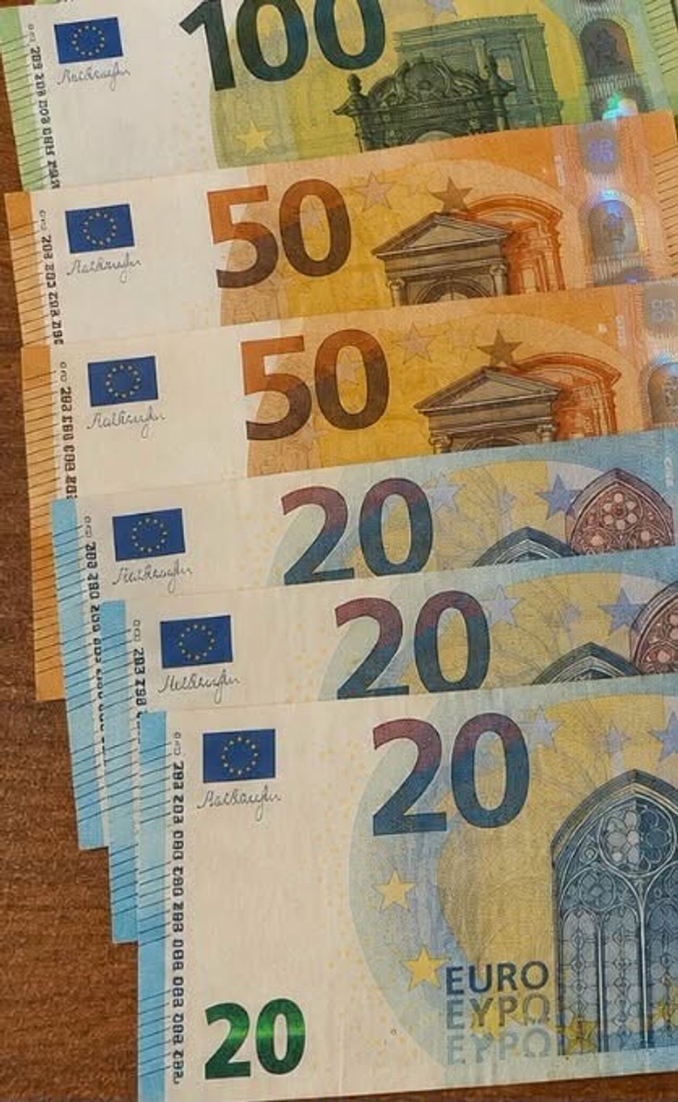 14-vjeçarja që zgjodhi ndershmërinë: portofoli me 260 euro në duar të sigurta
