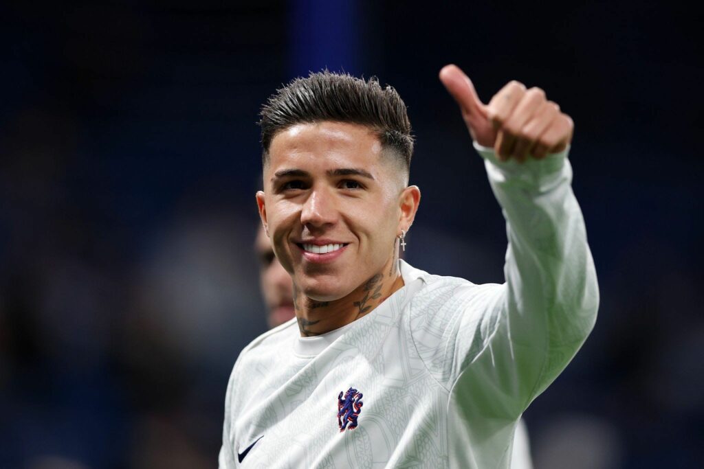 Manchester City dhe Chelsea vazhdojnë negociatat për transferimin e Enzo Fernandez me kërkesë të re prej 140 milionë euro.