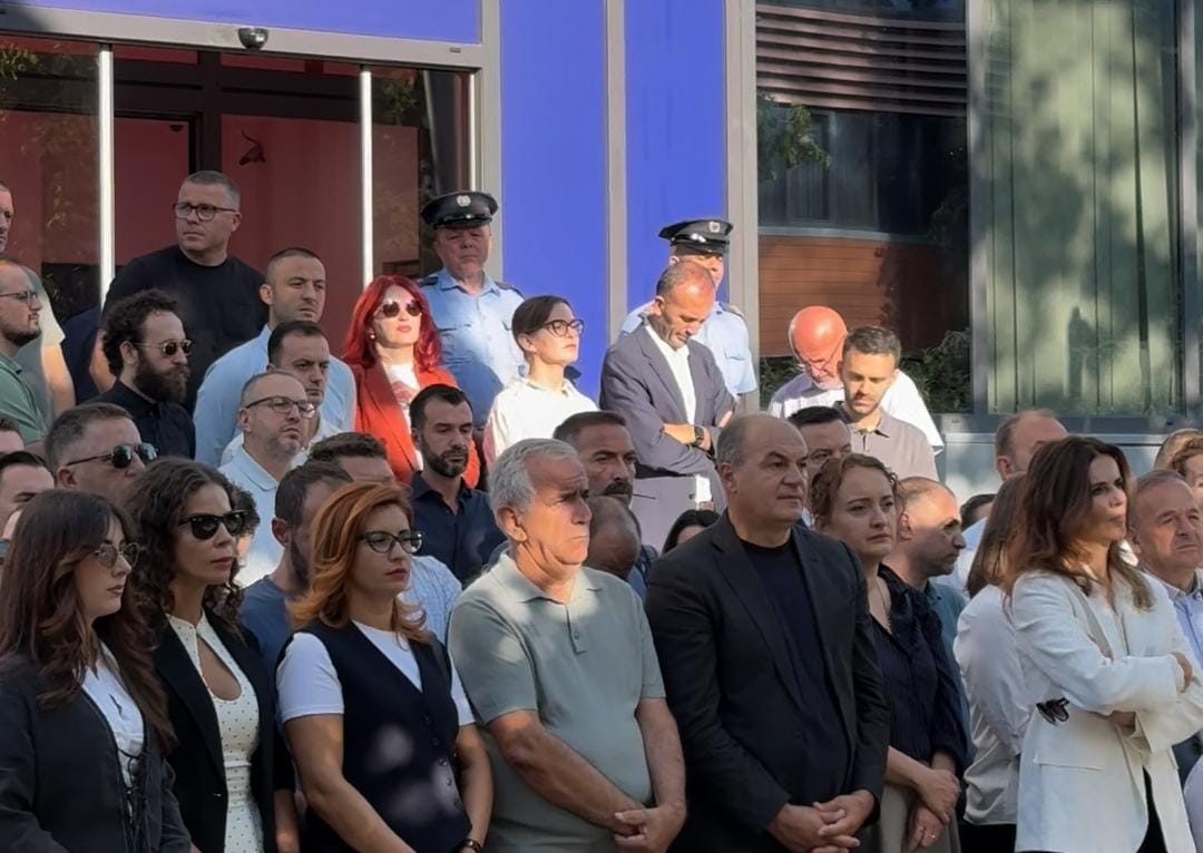 PDK-ja dhe qytetarët në protestë të përditshme para Qeverisë për rend kushtetues