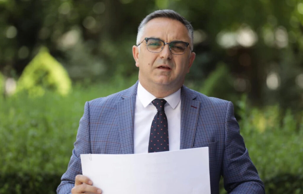 120 deputetëve u mohohet e drejta për të ushtruar mandatin e fituar, sipas Besnik Tahirit.