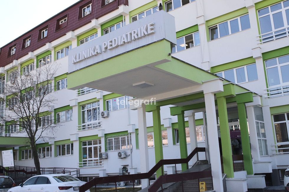 E mitura që ra nga kati i gjashtë në Pejë është 15-vjeçe.