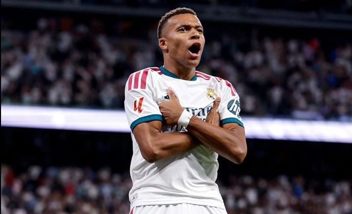 Kylian Mbappe shënon golin e tretë në minutën e 80-të në fitoren 4-1 të Real Madrid ndaj Real Sociedad.
