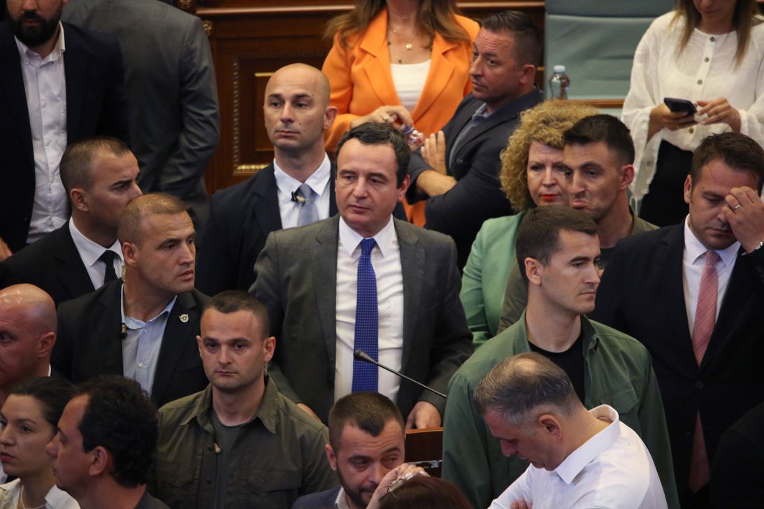 Përplasjet dhe bllokimi i konstituimit të Kuvendit në Kosovë