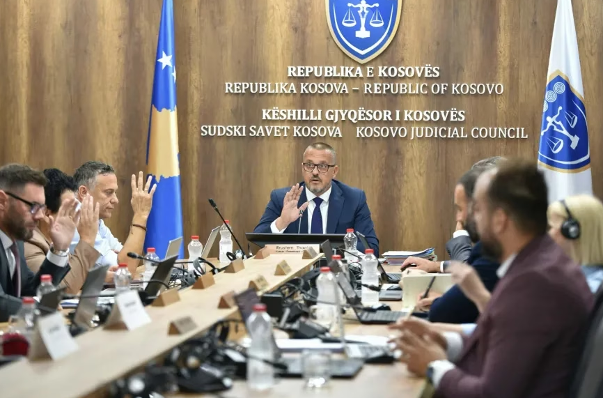 KGJK refuzon me shumicë kërkesën për rikthimin e gjyqtarëve dhe stafit administrativ serb të dorëhequr.