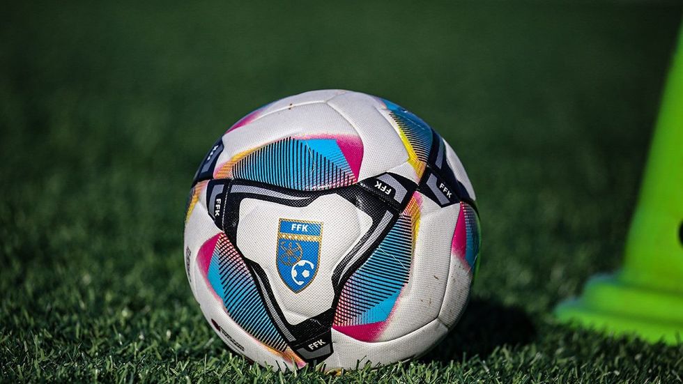Superliga e Kosovës në futboll do të ketë për herë të parë dy ndeshje të xhiros së njëjtë që zhvillohen në mbrëmje.