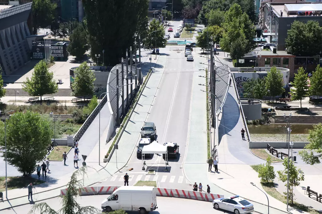 Kur do largohet KFOR nga ura e Ibrit? Tensionet dhe kërkesat e BE-së për koordinim