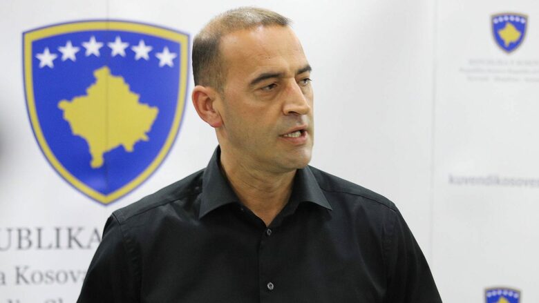 Aleanca paralajmëron protesta kundër Kurtit për krizën politike dhe mosvazhdimin e seancës së Kuvendit.