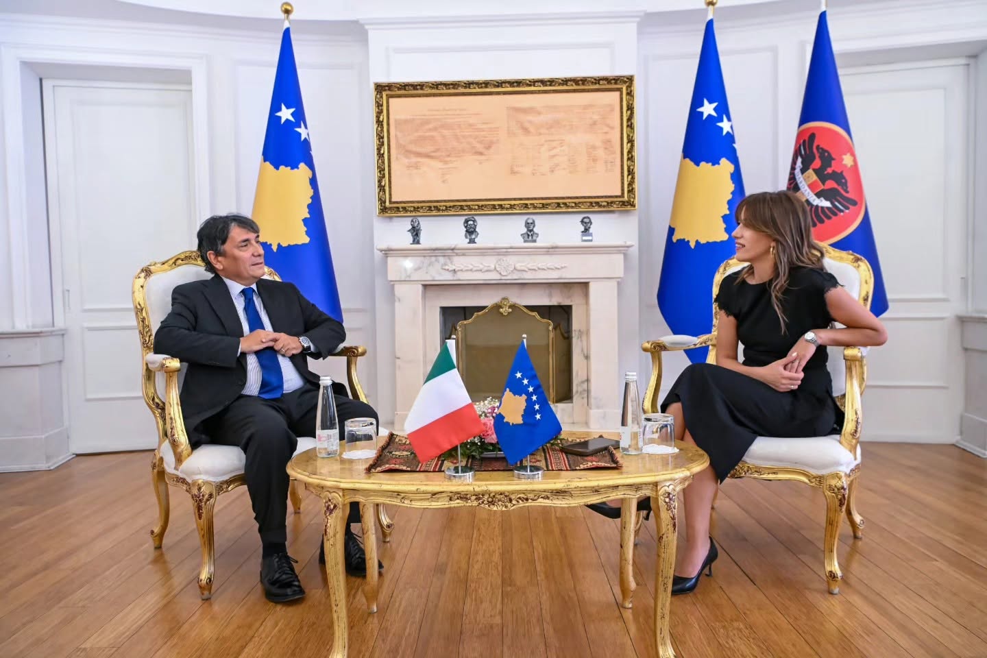 Ambasadori italian dhe Albulena Haxhiu diskutuan për kandidatin konsensual për president dhe optimizimin e KFOR-it.