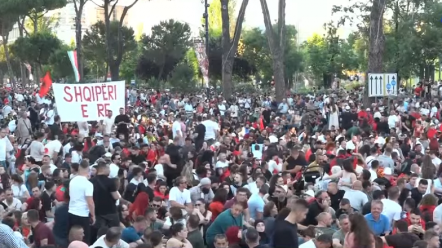 Protestat në Tiranë arrijnë ditën e 90-të me kërkesa të forta ndaj qeverisë