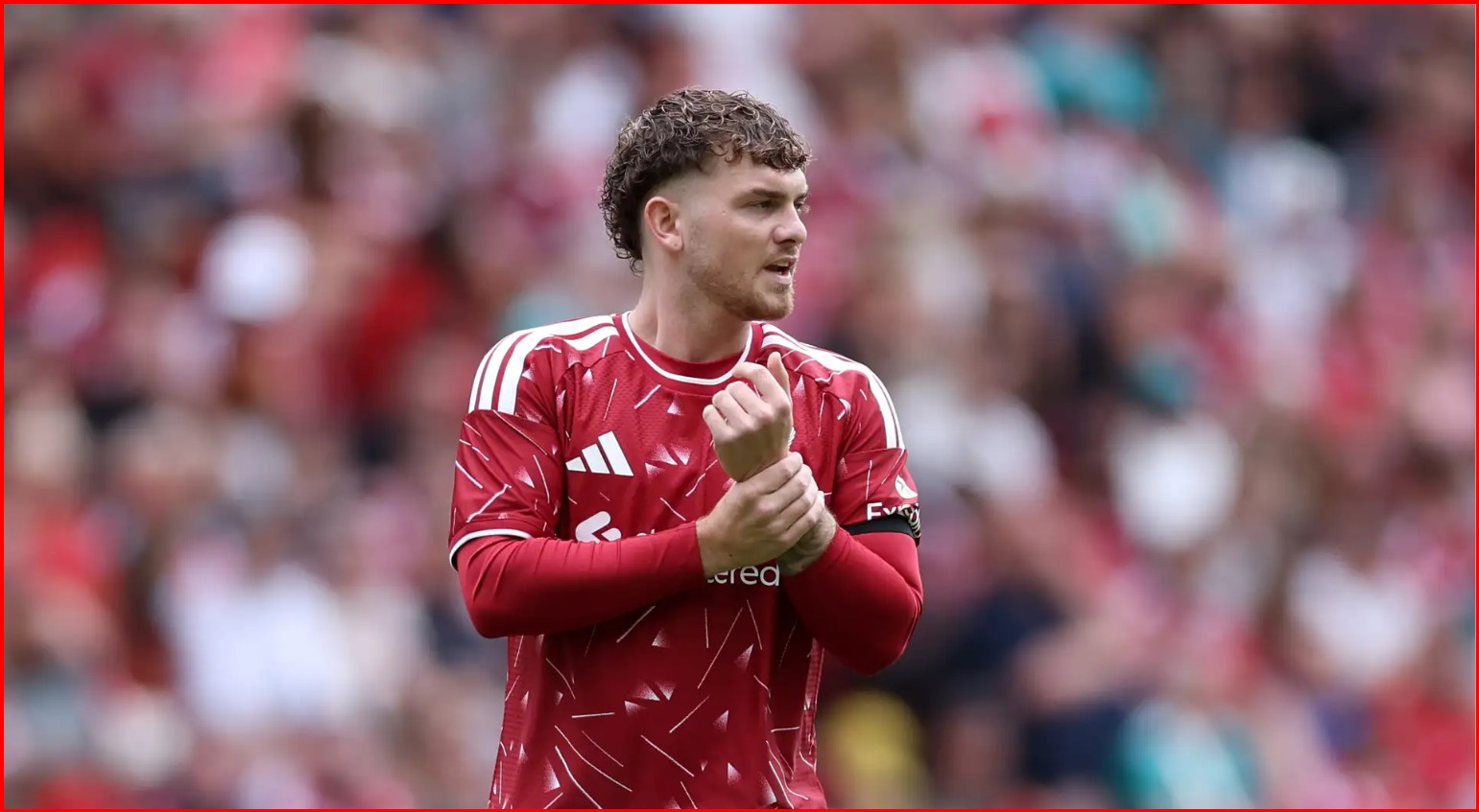 Harvey Elliott ka arritur marrëveshje personale me Valencian dhe i ka komunikuar Liverpoolit dëshirën për largim para përfundimit të afatit kalimtar.