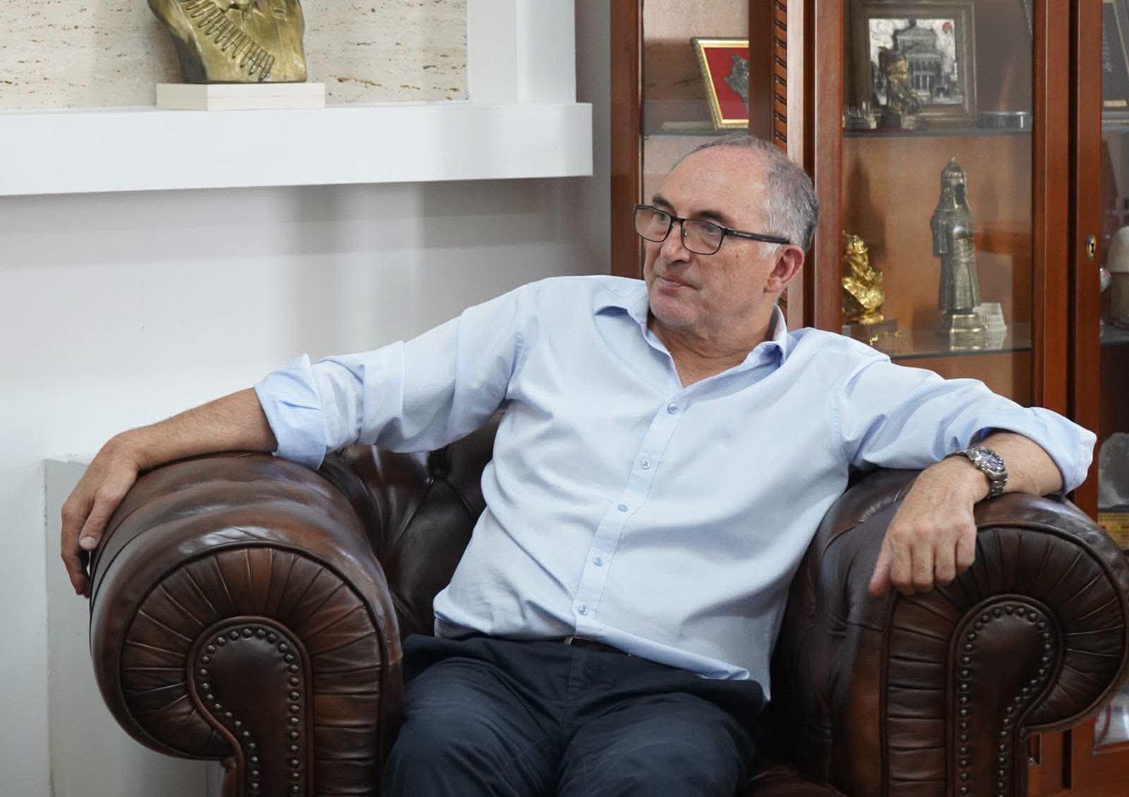 Kurti dhe Abdixhiku: Bisedimet për presidentin dhe pasiguria e Totajt