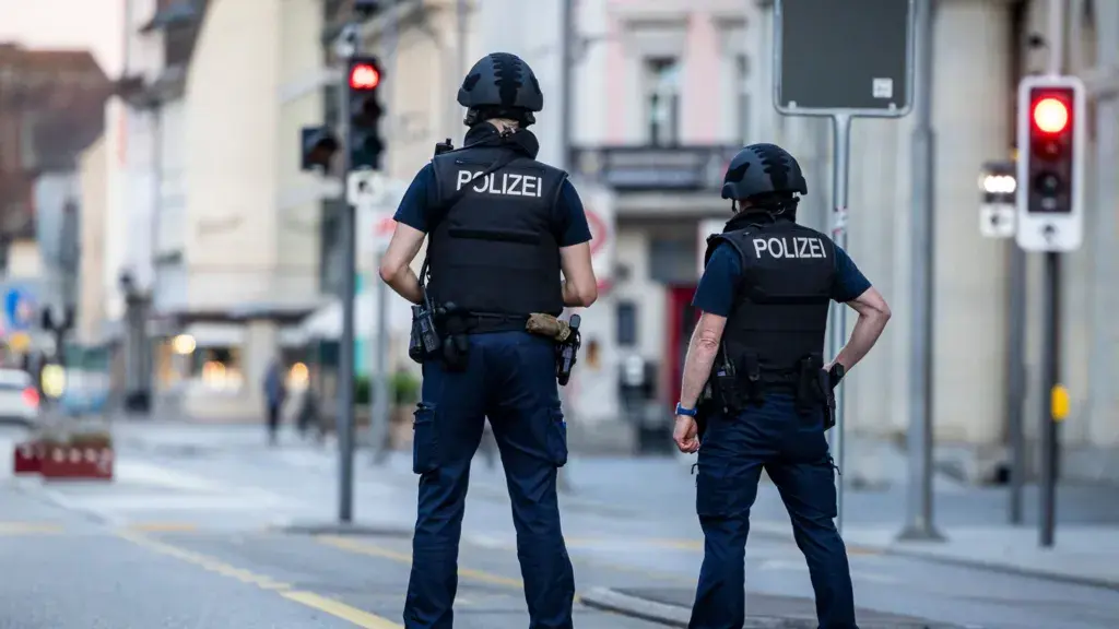 Një 22-vjeçare identifikohet si viktima e sulmit me armë në festën në Aarau, Zvicër.