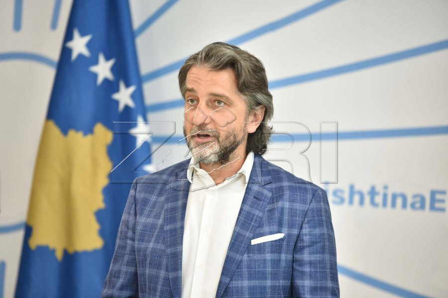 Prishtina thërret qytetarët në protestë kundër bllokimit të komunave