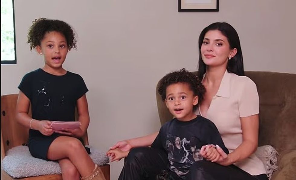 Kylie Jenner zbulon motrën e preferuar në një bisedë të sinqertë me fëmijët e saj