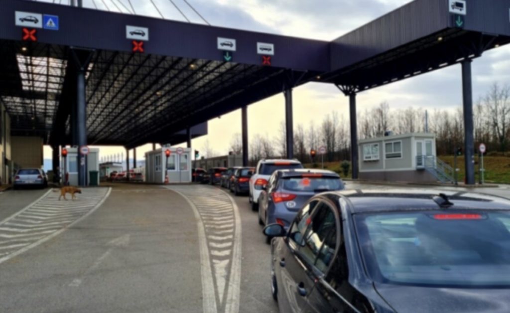 Pritjet në pikat kufitare të Kosovës: sa zgjat kalimi aktualisht?
