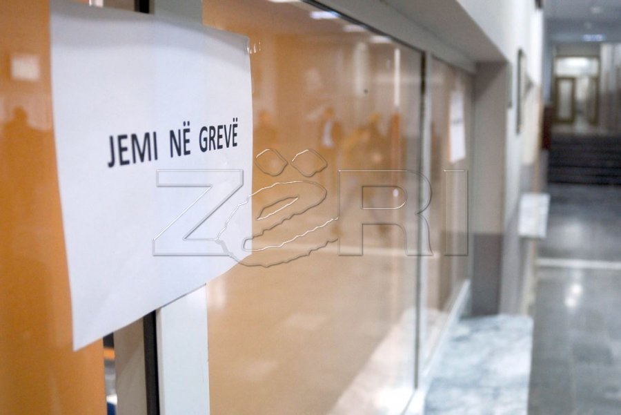 Punëtorët teknikë në Prishtinë kërkojnë kompensimin e ditëve të papaguara përveç pagave të vonuara.